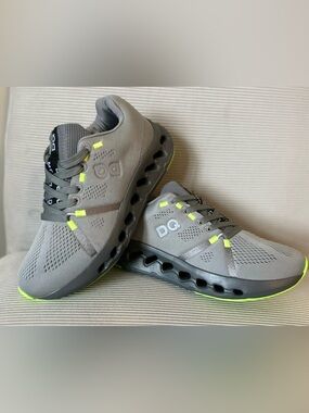 On Running DUPE Men's Gray Sneakers with Neon Yellow Accents - size 7-7.5